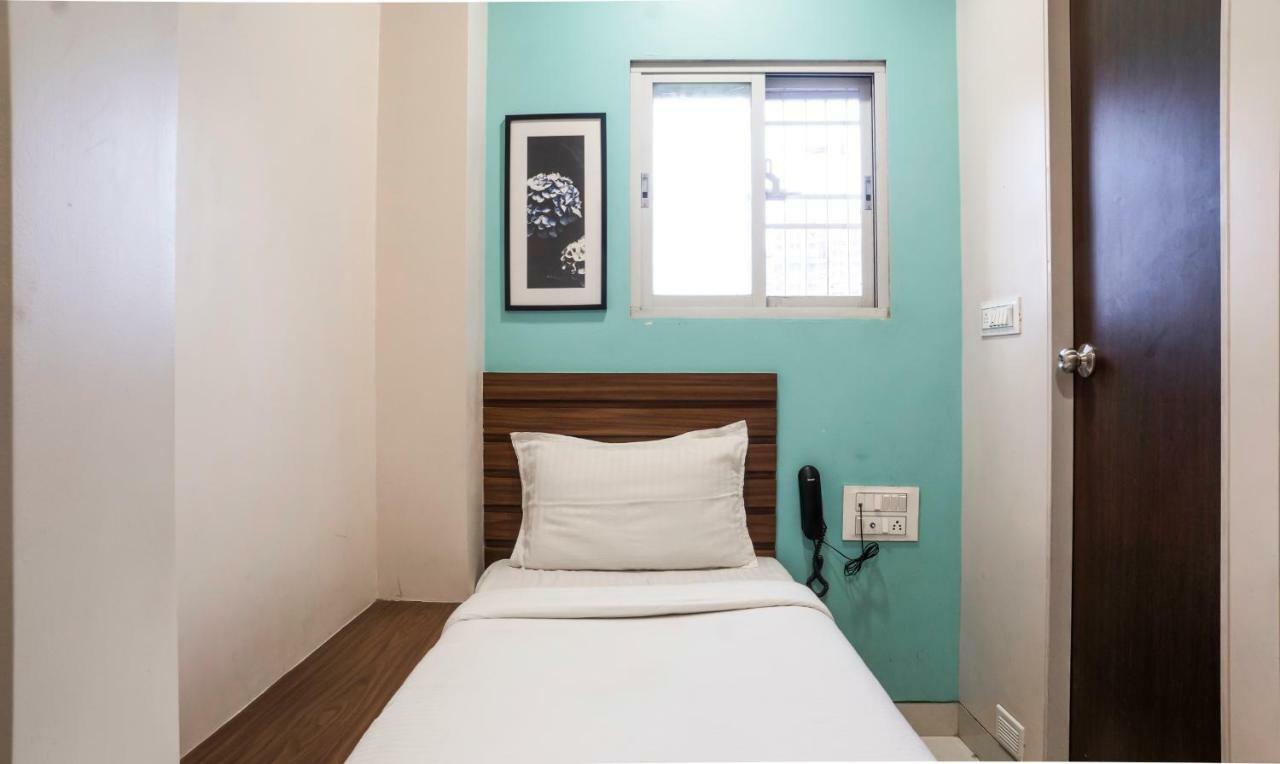 Oyo Flagship 13885 Metro Residency Hotel Bombaj