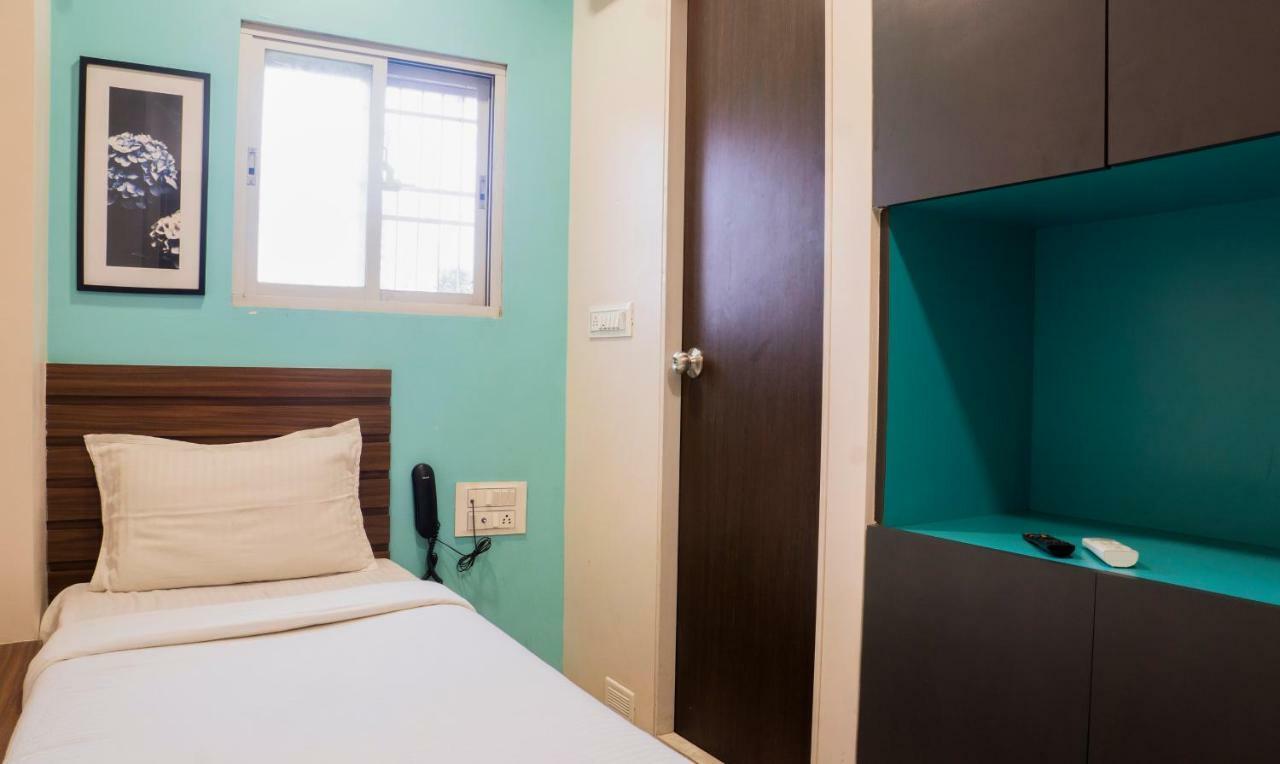 Oyo Flagship 13885 Metro Residency Hotel Bombaj